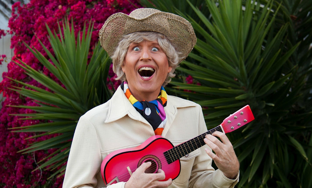 Bob Downe Is All Bob, Sweat And Tears For His Art – Feast Review