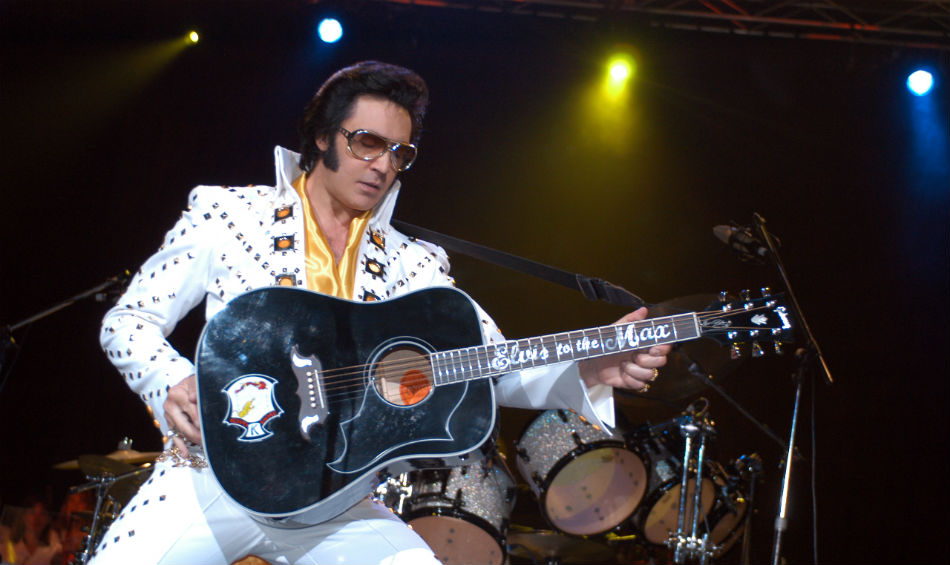 Elvis To The Max - Max Pellicano w Guitar - The Clothesline