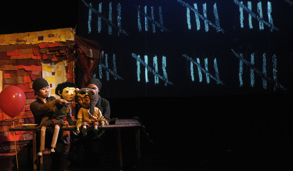 Mwathirika: An Extraordinary and Haunting Story Of Indonesia’s Untold Past, Beautifully Performed by Papermoon Puppet Theatre – OzAsia Review